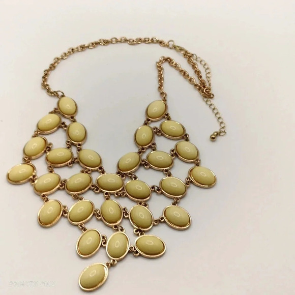 Gold Tone Fashion Statement Unsigned Cream Pale Yellow Bid Style Link Necklace - Picture 1 of 7